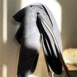 Organisk mørk grå håndklæde fra finehome