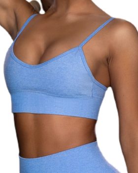 Åndbar lyseblå sports bh med god elastik og indlæg der kan tages ud ved vask