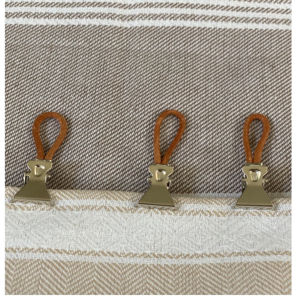 håndklædeclips med læderstrop til håndklæder og viskestykke