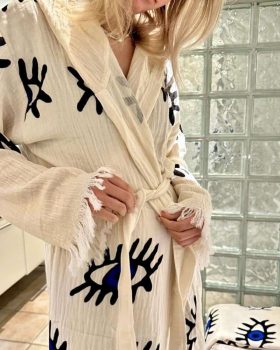 Blød og trendy kimono med øjne i 100% blød bomuld