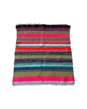 Lille kelim tæppe i smukke farver med mønster 72x82 cm