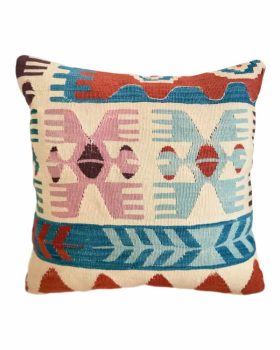 Håndlavet kelim pude 42x42 cm fra finehome i lys, blå og røde farvenuancer