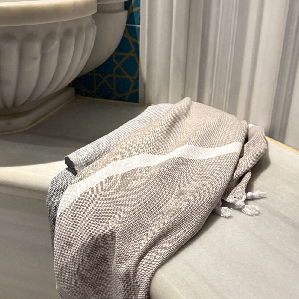 Wellnessstemning med hammam badehåndklæde grå, hvid og beige 95x180 cm