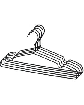 Sorte bøjler, der sikrer, at dit tøj hænger pænt og ensartet.