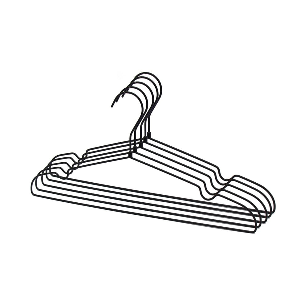 Sorte bøjler, der sikrer, at dit tøj hænger pænt og ensartet.