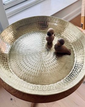 Smukt dekorativt håndlavet messingfad 45 cm i diameter