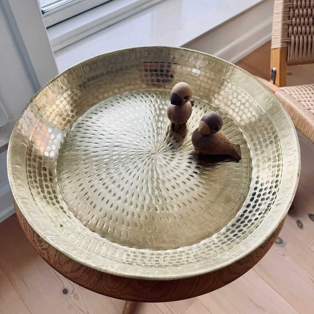 Smukt dekorativt håndlavet messingfad 45 cm i diameter