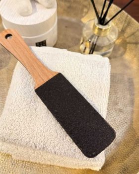 Fodfil og hælskraber med træskaft