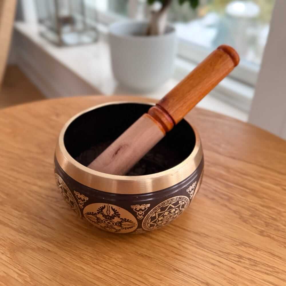 Synge- og klangskål 11 cm med trækølle