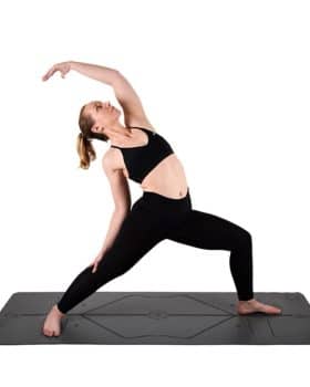 Grå yogamåtte naturgummi 4,5 mm med positionslinjer - dansk design
